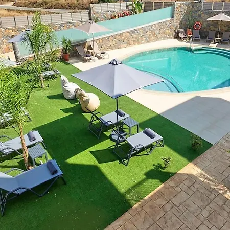 New Cozy In Crete Coast With Pool And Dining Area Magnisía