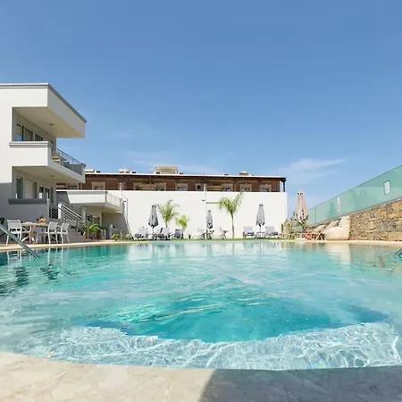 New Cozy In Crete Coast With Pool And Dining Area Magnisía