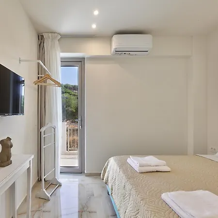 New Cozy In Crete Coast With Pool And Dining Area