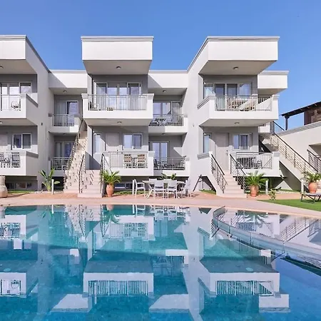 Apartment New Cozy In Crete Coast With Pool And Dining Area